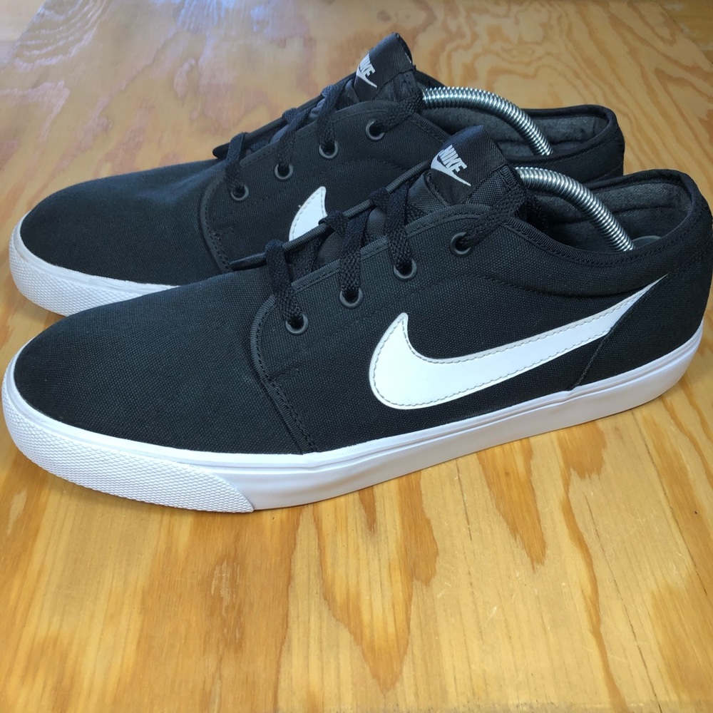 Nike Toki Low Sneaker